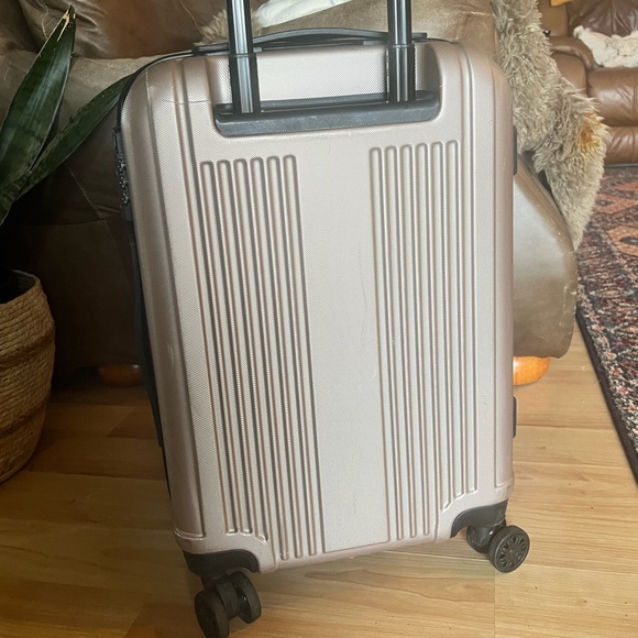 Calpak carry on size expandable luggage - Picture 5 of 14